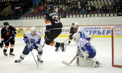 ХК «Рязань» проиграл в Перми